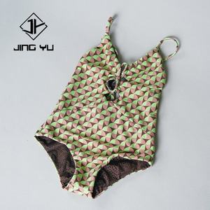 Fabricante OEM de bikinis, traje de baño personalizado con impresión a doble cara, bikini reciclable de moda para mujer - Product Image 3