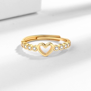 RFJEWEL 2026 Nouvelle Bague Ajustable en Plaqué Or/Argent avec Cœur et Zircon Cubique, Bijou Tendance pour Femme, Vente en Gros - Product Image 1
