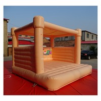 Château gonflable blanc avec trampoline et toit en PVC 4x4m, idéal pour les fêtes d'enfants et les locations de mariage