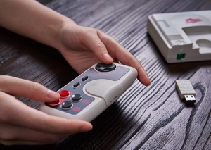 Manette sans fil 8Bitdo PCE 2.4G (81FA) gris clair, contrôleur rétro pour PC, Mini Nintendo Switch, batterie 18H - Product Image 4