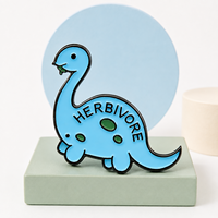 Fabricant OEM Vente en gros Souvenir de musée moderne en émail métallique personnalisé en vrac, motif dinosaure Diplodocus bleu herbivore