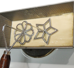Molde Bunuelera mexicano 2025, mango de madera rústica, fabricante de Bunuelos de aluminio fundido, molde tradicional de diseño de flores Roseta - Product Image 4
