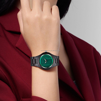 Montre-bracelet de luxe en bois pour femmes avec logo personnalisé et montre à quartz élégante au design avec cadran feuille pour femmes