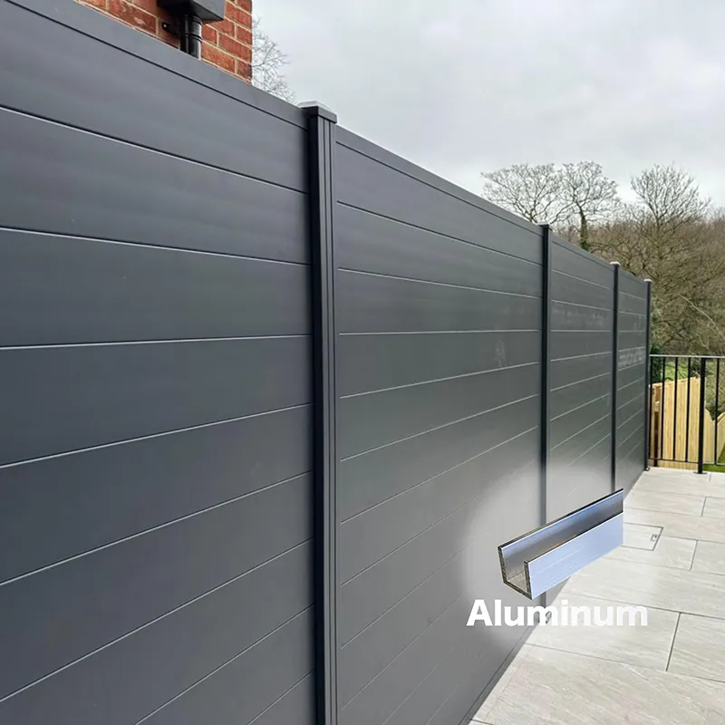 Panneaux de clôture noirs décoratifs pour jardin, sécurité moderne, pour l'extérieur, écran à lamelles en métal, clôture horizontale en aluminium avec portail