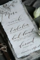 Papier et enveloppes faits main en coton recyclé à 100 % avec bords festonnés pour cartes d'invitation, de menu et de nom de mariage