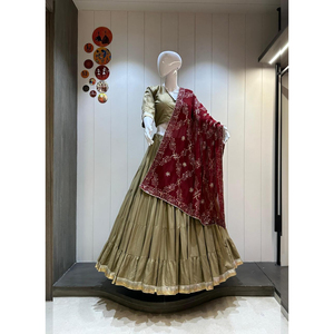 Chaniya Choli en pur coton Reyon de qualité certifiée conçu traditionnellement 12 Mtr Flare fait à la main en coton Chaniya Choli - Product Image 1