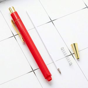 Stylos à bille en plastique doré personnalisés, durables, lot de 8, encre noire 0,7 mm, impression sérigraphique pour une écriture fluide, stylos élégants pour femmes - Product Image 4