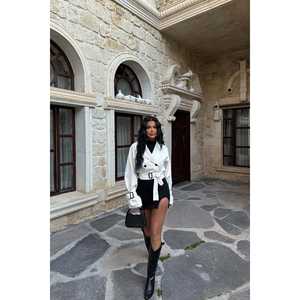 เสื้อแจ็คเก็ตสีขาวแบบกลับด้านได้ ติดกระดุมด้านหน้า ไซส์ XL เสื้อคลุมสำหรับฤดูใบไม้ร่วง สามารถปรับแต่งโลโก้ได้ สามารถปรับแต่งสไตล์วาร์ซิตี้/บอมเบอร์ได้ พร้อมลายปัก - Product Image 2