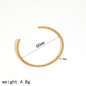 กำไลข้อมือแบบเปิดชุบทองสไตล์มินิมอลยุโรปอเมริกันสำหรับผู้หญิง เครื่องประดับไทเทเนียมสตีล 18K ลายบิดเกลียว - Product Image 4