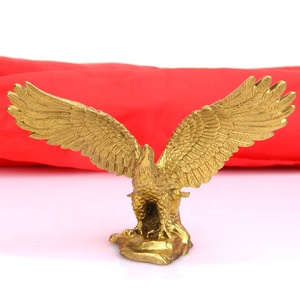 사용자 정의 디자인 팔콘 트로피 독수리 트로피 장식품 비행 독수리 트로피 사무실 장식품 기념품 - Product Image 3