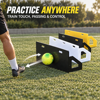 Tableau d'entraînement de football portable, panneau de rebond autoportant pour l'entraînement aux passes, au toucher, à la technique de jeu au sol et aux exercices en extérieur