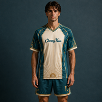 Camiseta de Fútbol Retro Art Deco en Verde Azulado y Dorado, Camiseta de Fútbol con Diseño Geométrico de Rayos de Sol, Elegante Camiseta de Fútbol Vintage