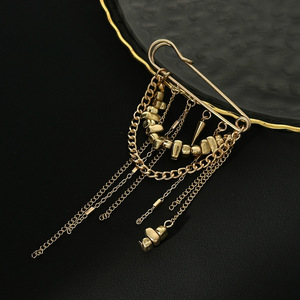 Broche de diseñador con borlas y cadena de cuentas CCB irregulares remachadas <span class=keywords><strong>para</strong></span> mujer, accesorios de moda <span class=keywords><strong>para</strong></span> trajes de fiesta, regalo de joyería. - Product Image 1