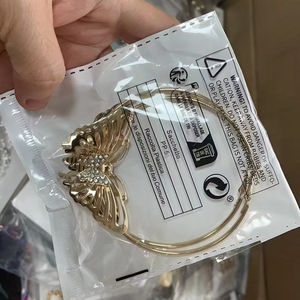 Vente en Gros <span class=keywords><strong>de</strong></span> Bracelets à Breloques Mixtes Collier <span class=keywords><strong>Lot</strong></span> <span class=keywords><strong>de</strong></span> Bijoux Fins Bracelets Vintage Bagues Plaqué Or <span class=keywords><strong>de</strong></span> Haute Qualité Bracelets pour Femmes - Product Image 1