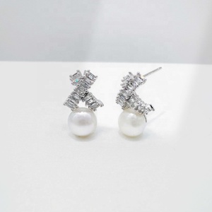 Boucles d'oreilles clous élégantes en argent sterling 925, personnalisées, simples, uniques, hypoallergéniques, pour femmes, avec perles, pour mariage. - Product Image 5
