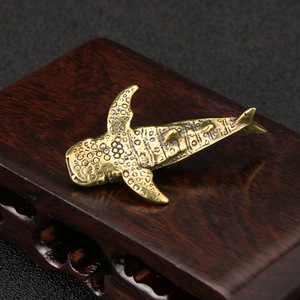 Vendita calda di ornamenti in ottone con ampia bocca di squalo Design antico scherzi giocosi collezione di artigianato in rame statua in bronzo promozionale - Product Image 5