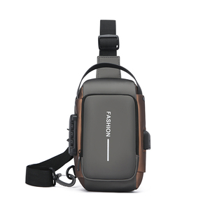 防水盗難防止ファッションPUハイキングチェストバッグUSBポート付き - Product Image 1