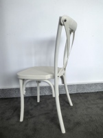 Chaises Chiavari empilables en résine grain de bois blanc, hêtre, chêne, pour bistrot, salle à manger, location, mariage, modèle X Crossback – Vente en gros