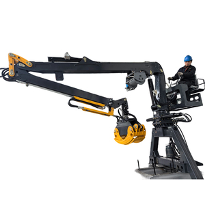 Легкий лесозаготовительный кран-манипулятор на прицепе с гидравлическим захватом для бревен, телескопической складной стрелой и грейфером - Product Image 1