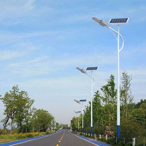 Lampadaire solaire LED extérieur IP65, design tout-en-un avec panneau et batterie intégrés - Product Image 4