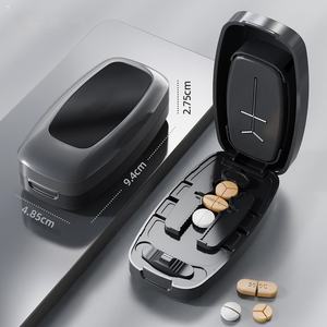 1/4 1/3 1/2 ポータブルトラベルピルタブレットカッタースプリッターホルダー薬箱、ステンレス鋼ブレードクラッシャーとグラインダー付き - Product Image 1