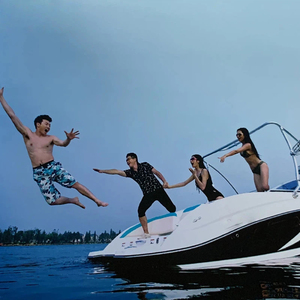 Yacht de luxe multifonctionnel pour sports, loisirs, excursions, divertissements et rassemblements aquatiques - Product Image 1