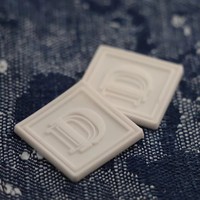 Écusson personnalisé haut de gamme 3D à coudre pour vêtements en toile avec logo, étiquette en caoutchouc souple PVC décorée de strass pour chapeaux