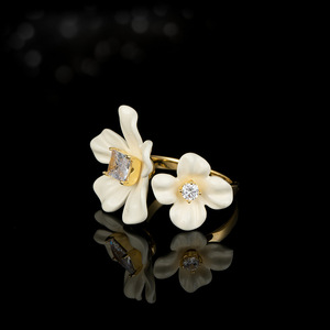 Muyu White Flower Open Ring With Pink Zircon Bezel Setting For Party Fashion Jewelry - Product Image 2
