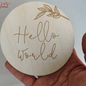 Plaque d'annonce personnalisée « Hello World, <span class=keywords><strong>je</strong></span> <span class=keywords><strong>suis</strong></span> <span class=keywords><strong>là</strong></span> », en bois découpé au laser, accessoire photo, conçue et personnalisée - Product Image 4