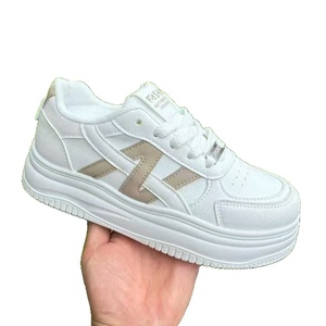 Chaussures de sport en plein air respirantes en maille, semelle en caoutchouc résistante à l'usure - Product Image 1