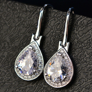 Eleganti Orecchini Pendenti a Goccia con Effetto Cristallo per Donne, Gioielli di Moda per Uso Quotidiano e Feste - Product Image 1