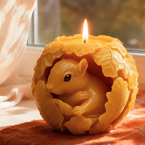 Bougie artistique personnalisée en forme d'écureuil, adorable et mignonne, pour la décoration de Noël - Product Image 4
