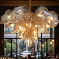 JYLIGHTING Lustre en verre personnalisé en forme de fleur, grand luminaire suspendu LED, hauteur réglable, intensité variable, pour hôtel haut de gamme, villa