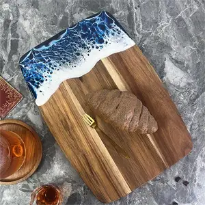 木製の樹脂エポキシまな板が付いている手作りの大きいCharcuterie木の美しい板
