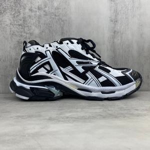 Zapatos deportivos para hombre recién lanzados, muy populares, de alta calidad, a la moda, con suela gruesa, reembolsables, para caminar y uso casual. - Product Image 1