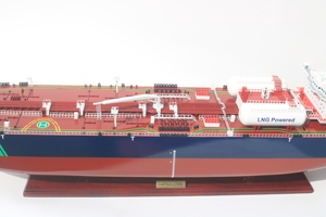 ARTISANAT FAIT MAIN HAFNIA LOIRE, modèle de navire antique en bois peint à la main, navire citerne de pétrole brut, avec logo personnalisé pour la décoration - Product Image 2