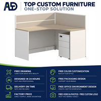 Table de réunion de bureau moderne, design carré, plateau épais, fente de gestion des câbles centrale, extrémités arrondies, placage bois