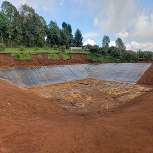 La géomembrane en PVC de 0.75mm protège contre la dégradation et la fissuration des UV pour la doublure du <span class=keywords><strong>canal</strong></span> d'<span class=keywords><strong>irrigation</strong></span> agricole - Product Image 5