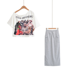Ensemble 2 pièces pour femmes, haut asymétrique imprimé à épaules dénudées avec jupe grise longue, tenue décontractée printemps-été - Product Image 6
