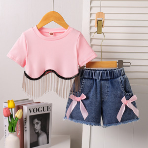 Completo due pezzi da <span class=keywords><strong>ragazza</strong></span> casual: giacca a maniche corte con nappe e strass, e shorts in denim con fiocco - Product Image 1