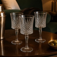 235ml heldere geperste glazen wijnglas 180mm diamantgeslepen steelglas met geribbelde steel, rechtstreeks van de fabriek voor bruiloften en feesten