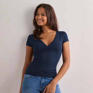 Camiseta de <span class=keywords><strong>Moda</strong></span> 2025, Nueva, Cuello en V Profundo, Color Sólido, Ajustada a la Cintura, Estiliza la Figura, Elegante, de Poliéster, Manga Corta - Product Image 4