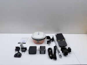 ราคาโรงงาน 1520 ช่องสัญญาณ Gnss Rtk QIANXUN Q700 อุปกรณ์สำรวจแบบ IMU Tilt พร้อมวิทยุ 2w IP67 -30~65 - Product Image 2