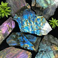 Vente en gros de plaques de labradorite naturelle bleue et violette, pierres brutes en tranche pour collection et décoration