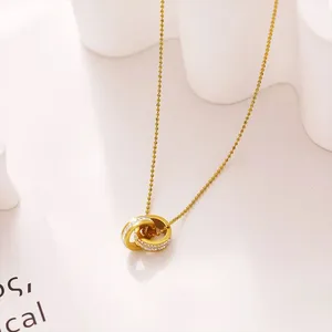 Collares de doble anillo con colgante chapado en oro de acero inoxidable eManco con diamantes de imitación para mujer, envío en 48 horas. - Product Image 4