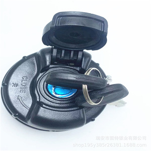 Cerradura de plástico negra para tapa de tanque de urea Foton con llaves, número de pieza 19 - Product Image 4