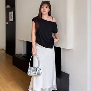 Ensemble femme Runqi, haut à épaules dénudées et jupe en tricot, taille plus, noir et blanc, couleur unie, coupe décontractée - Product Image 1