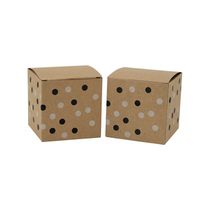 Caja de papel Kraft con papel cuadrado de punto Caja de regalo pequeña Caja de recuerdo de caramelo para embalaje de chocolate - Product Image 1