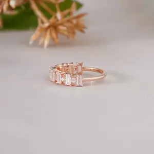 Elegante Anillo de Eternidad con Diamantes Baguette en Oro Rosa para Mujer, Anillo Apilable para Aniversario de Bodas - Product Image 2