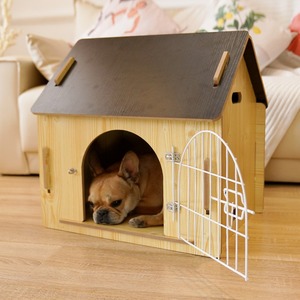 Lit pour chien d'intérieur en bois massif de luxe personnalisé, meuble durable pour animaux de compagnie avec clôture - Product Image 1